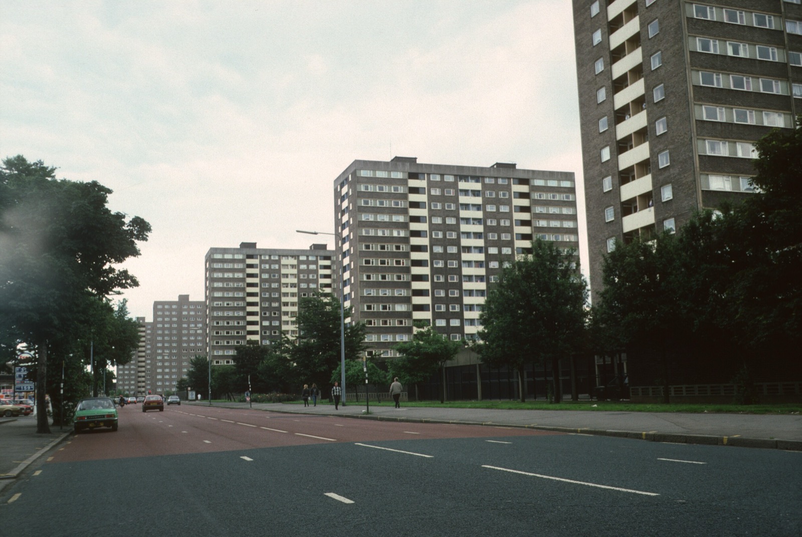 Fifteen-storey residential tower blocks beside a main road in Kingston upon Hull, photographed in 1987